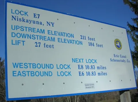 niskayuna: a town with hamlet and census-designated place therein, in Schenectady County, New York, United...