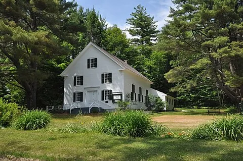 north sandwich: a community in the town of Sandwich, Carroll County, New Hampshire, United States