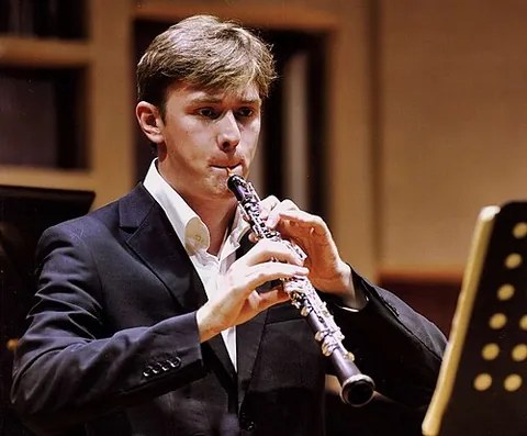 oboist: someone who plays an oboe