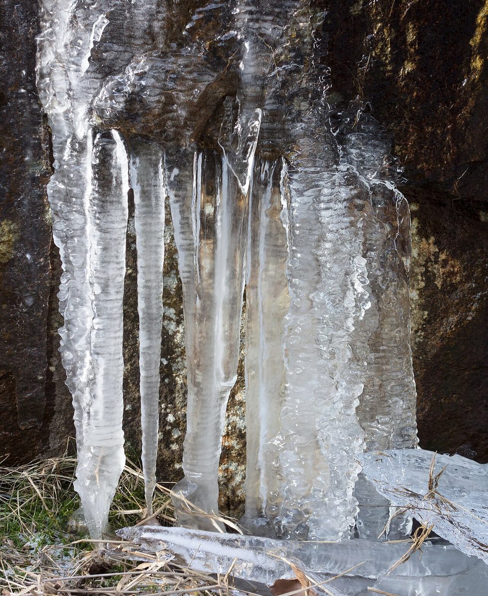 icicle: a drooping, tapering shape of ice