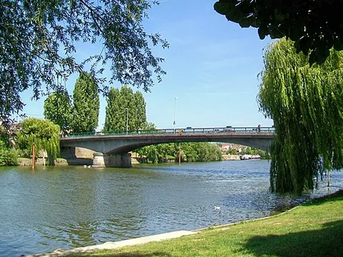 oise: a department of Picardy, Hauts-de-France, France. Capital: Beauvais (INSEE code 60)