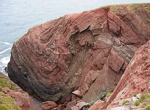 old red sandstone: a red sedimentary rock formation in Britain