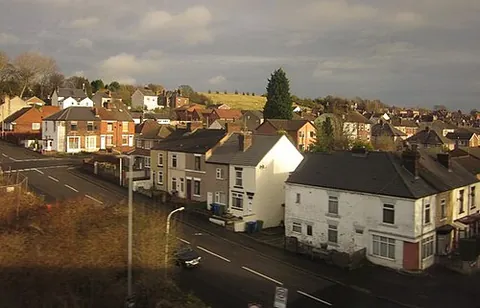 old whittington: a village in Chesterfield borough, Derbyshire, England (OS grid ref SK3874)