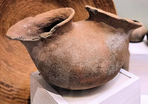 olla: a cooking-pot or earthenware jar used in Spain and Spanish-speaking countries