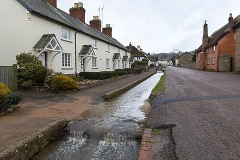 otterton: a village and civil parish in East Devon district, Devon, England (OS grid ref SY0885)