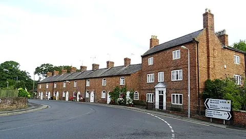 overton: a suburb of Frodsham, Cheshire West and Chester district, Cheshire, England (OS grid ref SJ5277)