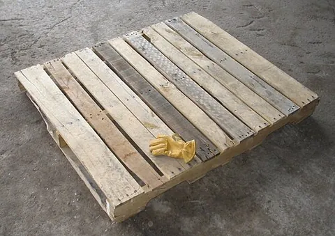 pallet: a bed of loose straw