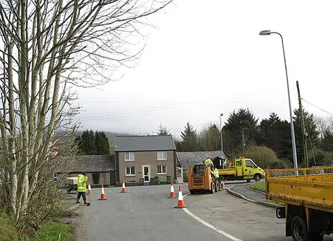 pant glas: a hamlet in Clynnog community, Gwynedd, Wales, historically in Caernarfonshire (OS grid ref SH4747)