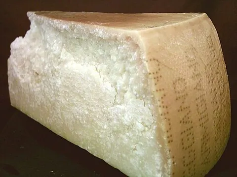 parmigiano-reggiano: parmesan cheese from the Italian DOC of Parma and Reggio Emilia