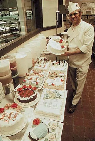 pastry chef: a baker who makes pastry products