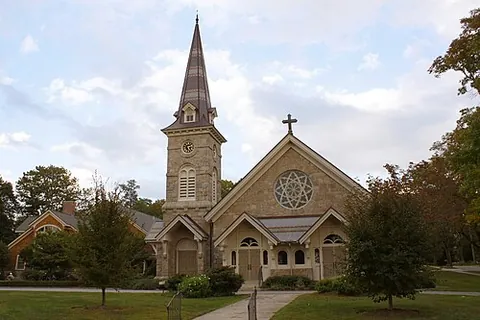 peace dale: a village in the town of South Kingstown, Washington County, Rhode Island, United States