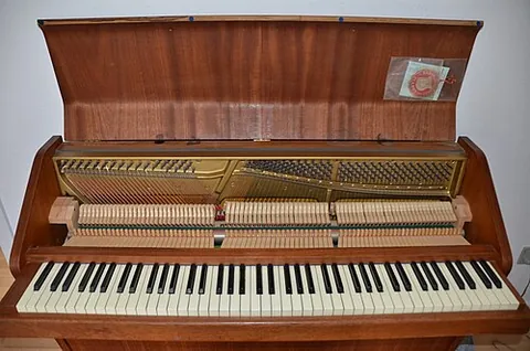 pianette: a small piano
