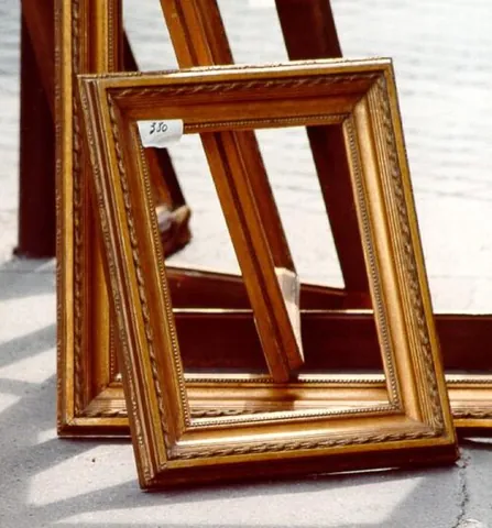 picture frame: the frame into which a picture is placed