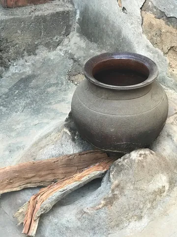 pot: a flat-bottomed vessel (usually metal) used for cooking food, possibly excluding saucepans (see...
