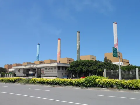 power station: synonym of power plant