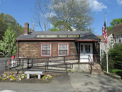 prides crossing: a neighbourhood of the city of Beverly, Essex County, Massachusetts, United States