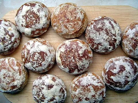 pryanik: a Russian sweet-baked good, traditionally made from flour and honey