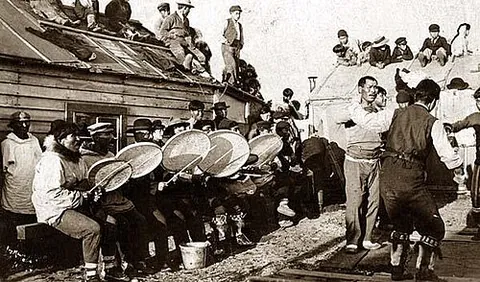 qilaut: a type of frame drum used mostly by the Inuit