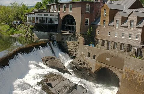 quechee: a village and census-designated place in the town of Hartford, Windsor County, Vermont, United...