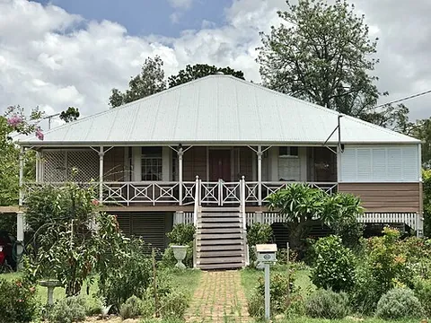 queenslander: a native or inhabitant of Queensland, Australia