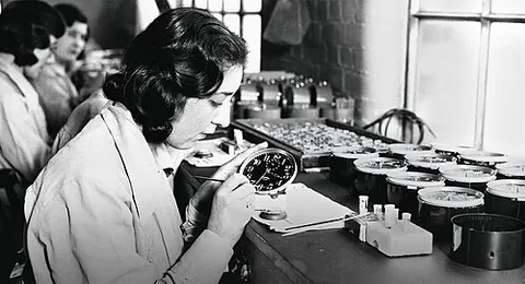 radium girl: a female factory worker who contracted radiation poisoning from luminous paint (containing radium)...