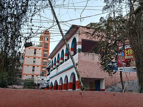 raxaul: a large town in East Champaran district, Bihar, India, which borders onto Birgunj, Nepal