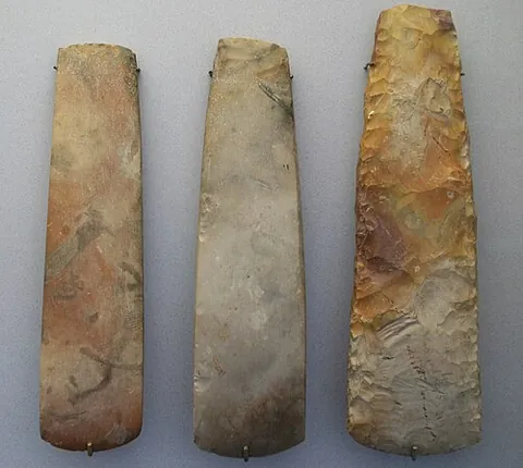 rechteckbeil: neolithic axe with straight edges