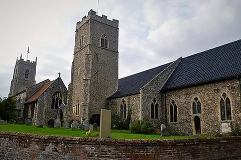 reepham: a village and civil parish in West Lindsey district, Lincolnshire, England (OS grid ref TF0373)