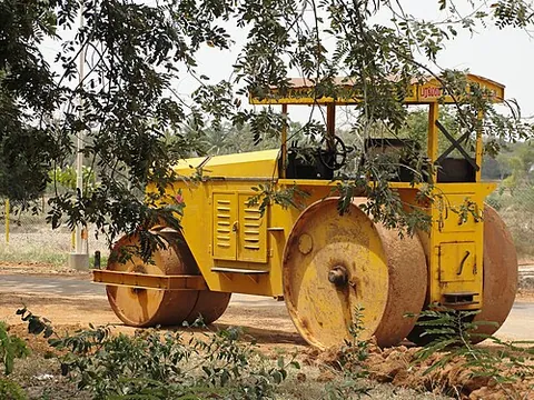 road roller: a heavy engineering vehicle used to compact asphalt in the construction of roads