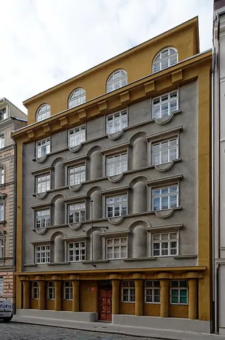 rondocubism: a form of cubism, in post-World War One Czechoslovakia, that employed more rounded forms