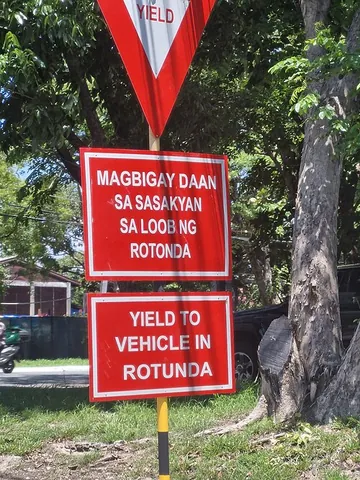 rotonda: a roundabout; traffic circle