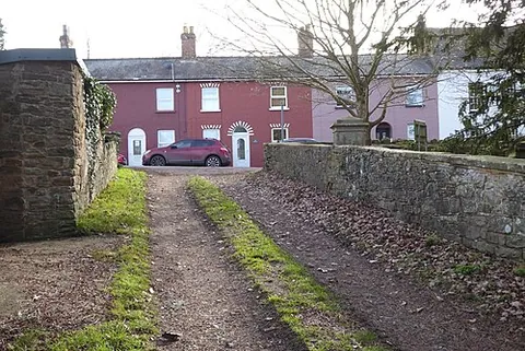 ruardean: a village and civil parish in Forest of Dean district, Gloucestershire, England (OS grid ref SO6217)