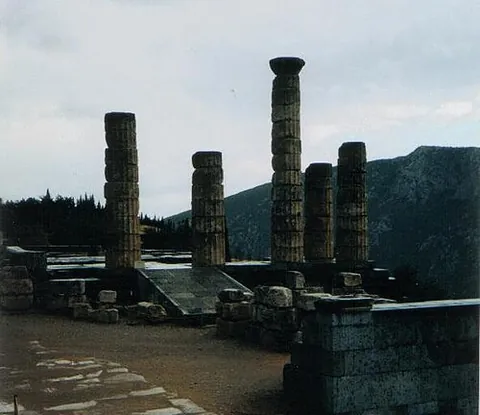 ruin: the remains of a destroyed or dilapidated construction, such as a house or castle