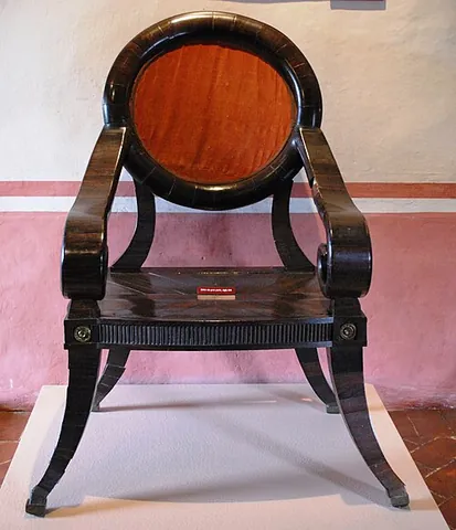 saber leg: a kind of curving, tapered leg on a chair or sofa