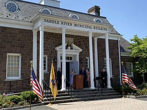 saddle river: a tributary of the Passaic River in New Jersey, with its headwaters in New York, United States