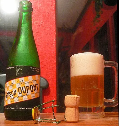 saison: a kind of highly carbonated pale ale
