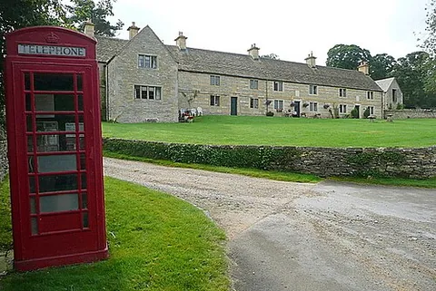 salperton: a small village in Hazleton parish, Cotswold district, Gloucestershire, England (OS grid ref SP0720)