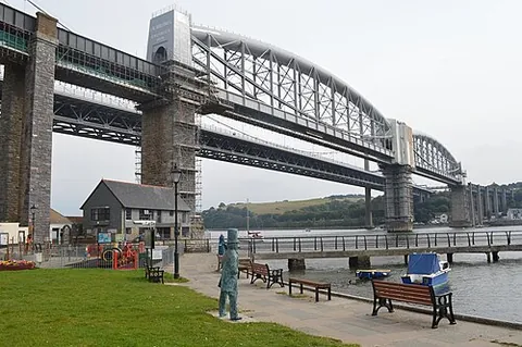 saltash: a town and civil parish with a town council in eastern Cornwall, England (OS grid ref SX4258)