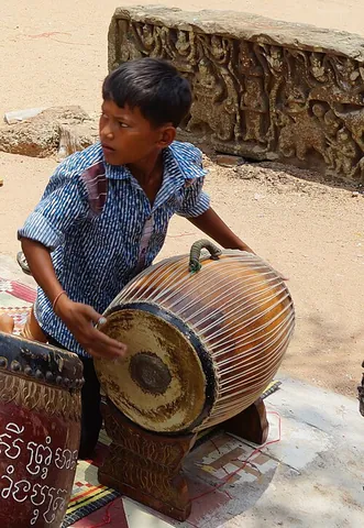 samphor: a type of double-headed barrel drum used in Cambodia