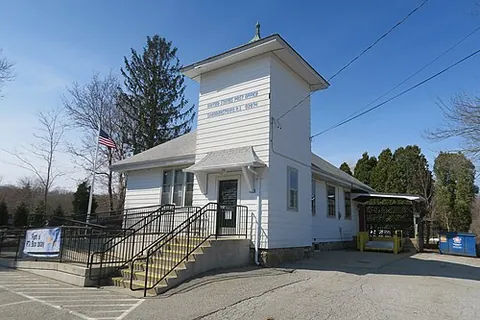 saunderstown: a village in the towns of Narragansett and North Kingstown, Washington County, Rhode Island, United...