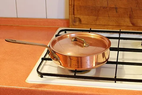 sautoire: a heavy skillet with straight sides, used for sautéing food