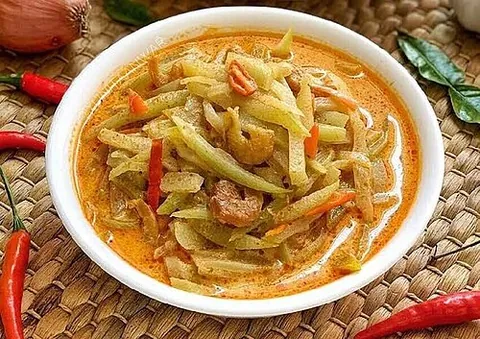 sayur lodeh: an Indonesian vegetable soup made with coconut milk