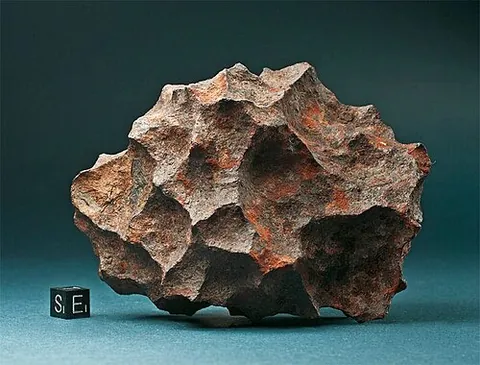 scale cube: a reference cube of standard, unitary size, normally one centimetre long, or one inch long for...