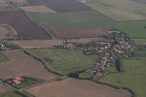 scredington: a village and civil parish in North Kesteven district, Lincolnshire, England (OS grid ref TF0940)
