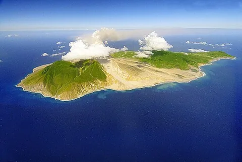 sealocked: of a geographical region: accessible only through a body of seawater, and having no access by land