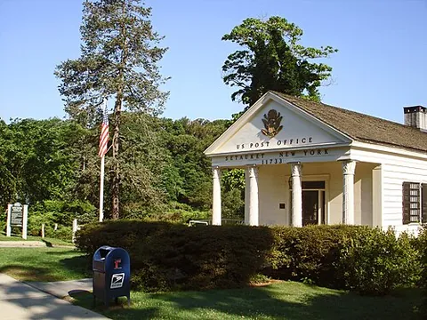 setauket: a hamlet and census-designated place in the town of Brookhaven, Suffolk County, New York, United...
