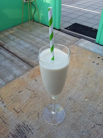 sgroppino: a cocktail, originally from Venice, consisting of a mixture of vodka, Prosecco and lemon gelato