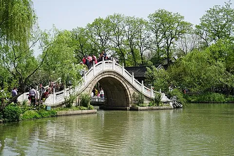 slender west lake: a lake in Yangzhou, Jiangsu, China
