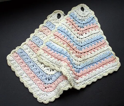 slipstitch: a kind of stitch that is passed from the left needle to the right needle without being knitted