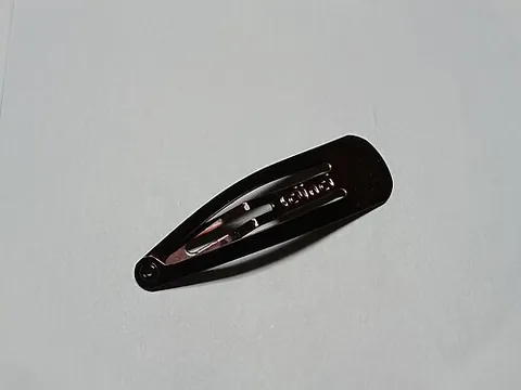 snap clip: a type of hair clip consisting of an elastically bistable strip which can be opened and closed to...